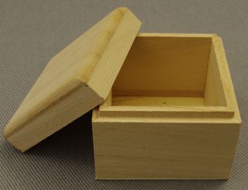 Boîte carrée en bois 6cmx6cm hauteur 5cm